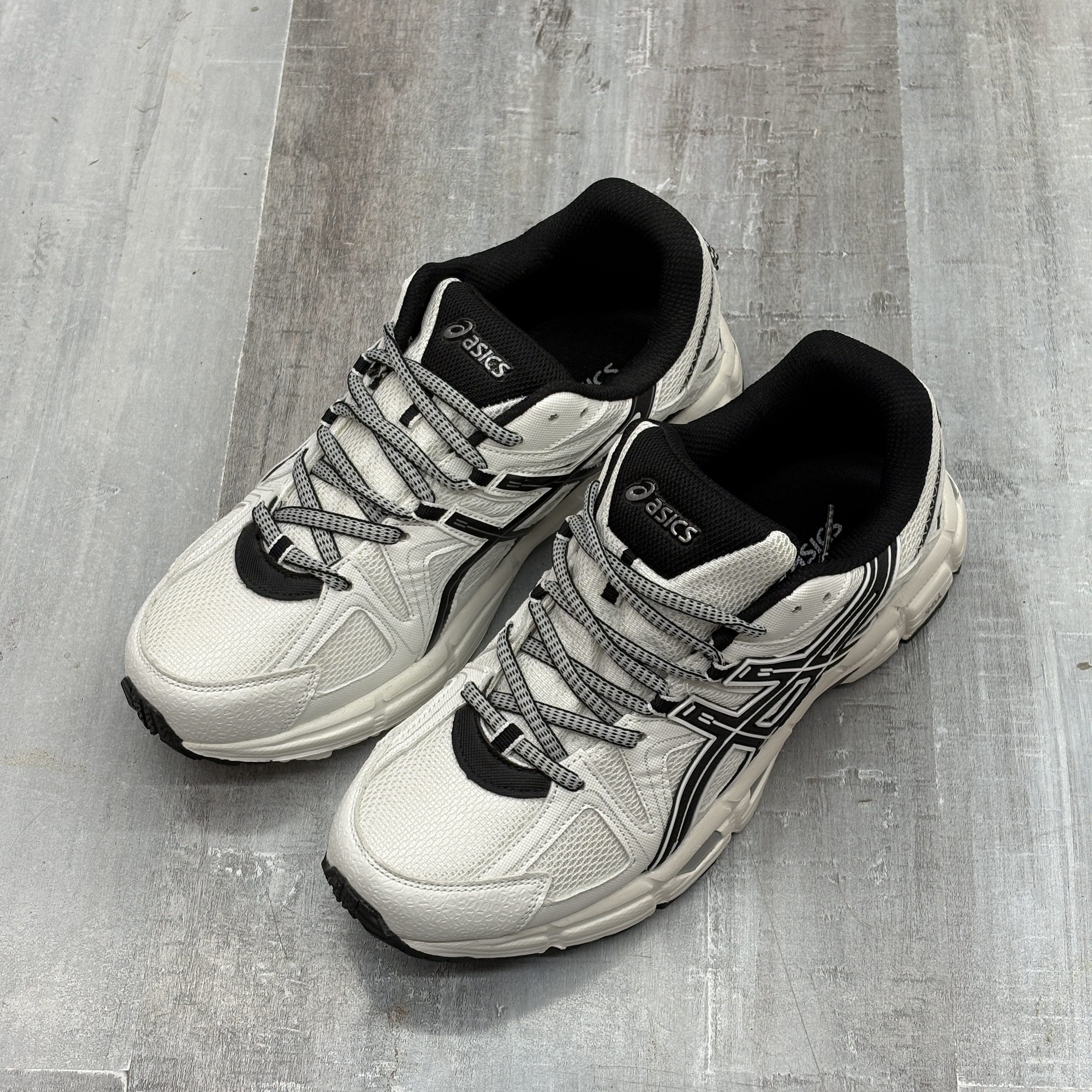 کفش اسپرت آسیکس ASICS سفید طوسی