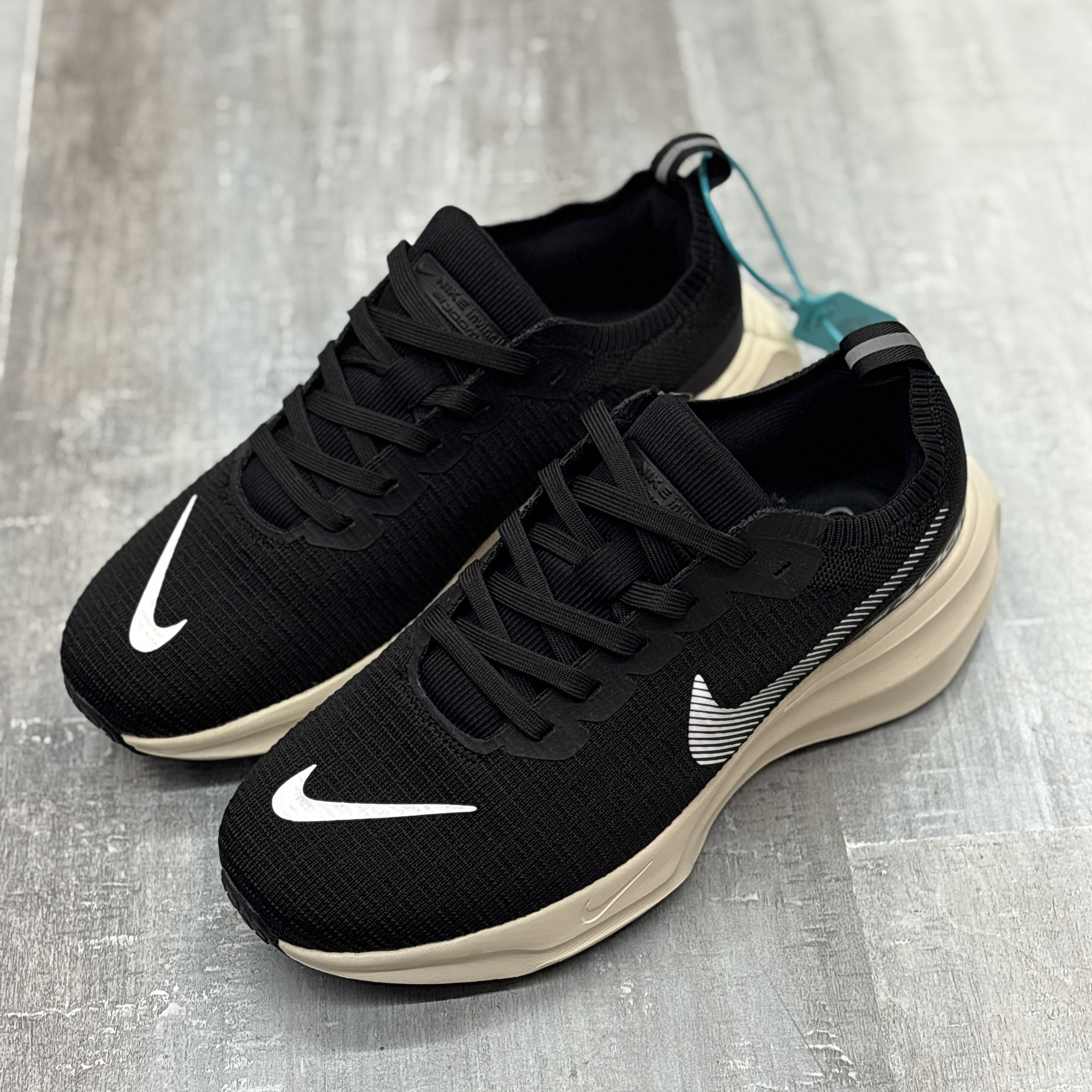 کفش اسپرت نایک Nike مشکی سفید در بهمنی شوز قشم