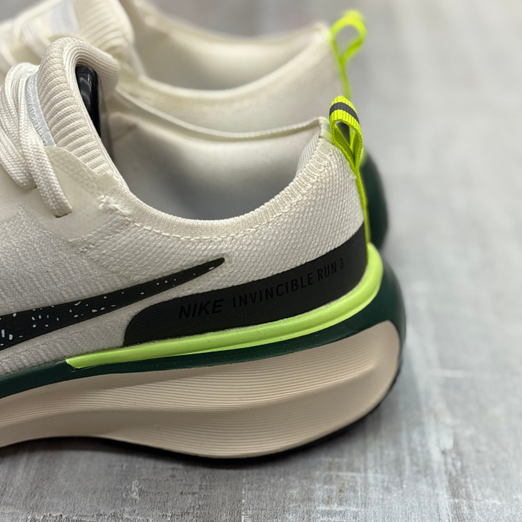 جزئیات پاشنه کفش اسپرت نایک Nike سفید در بهمنی شوز قشم