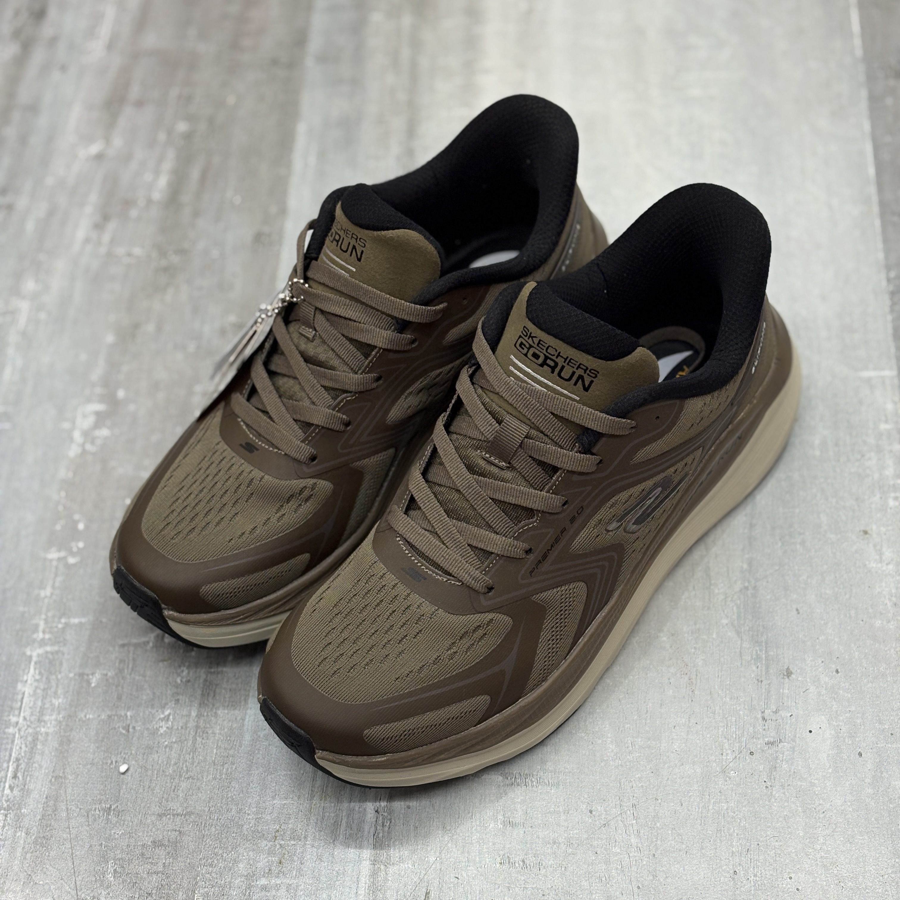 کفش اسپرت Skechers Max Run قهوه‌ای