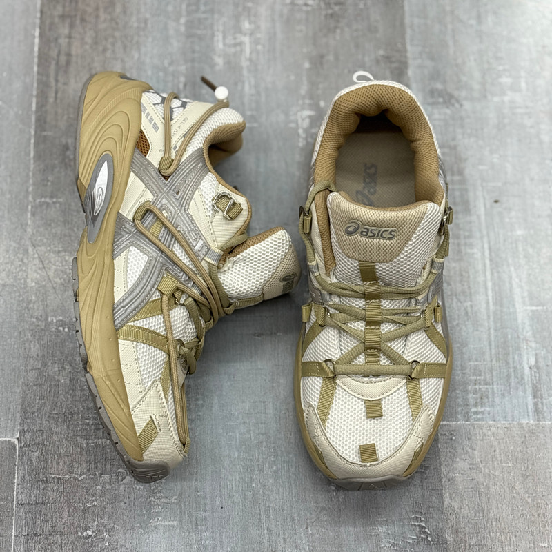 کفش اسپرت آسیکس ASICS کرم در بهمنی شوز قشم