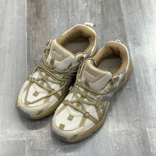کفش اسپرت آسیکس ASICS کرم در بهمنی شوز قشم